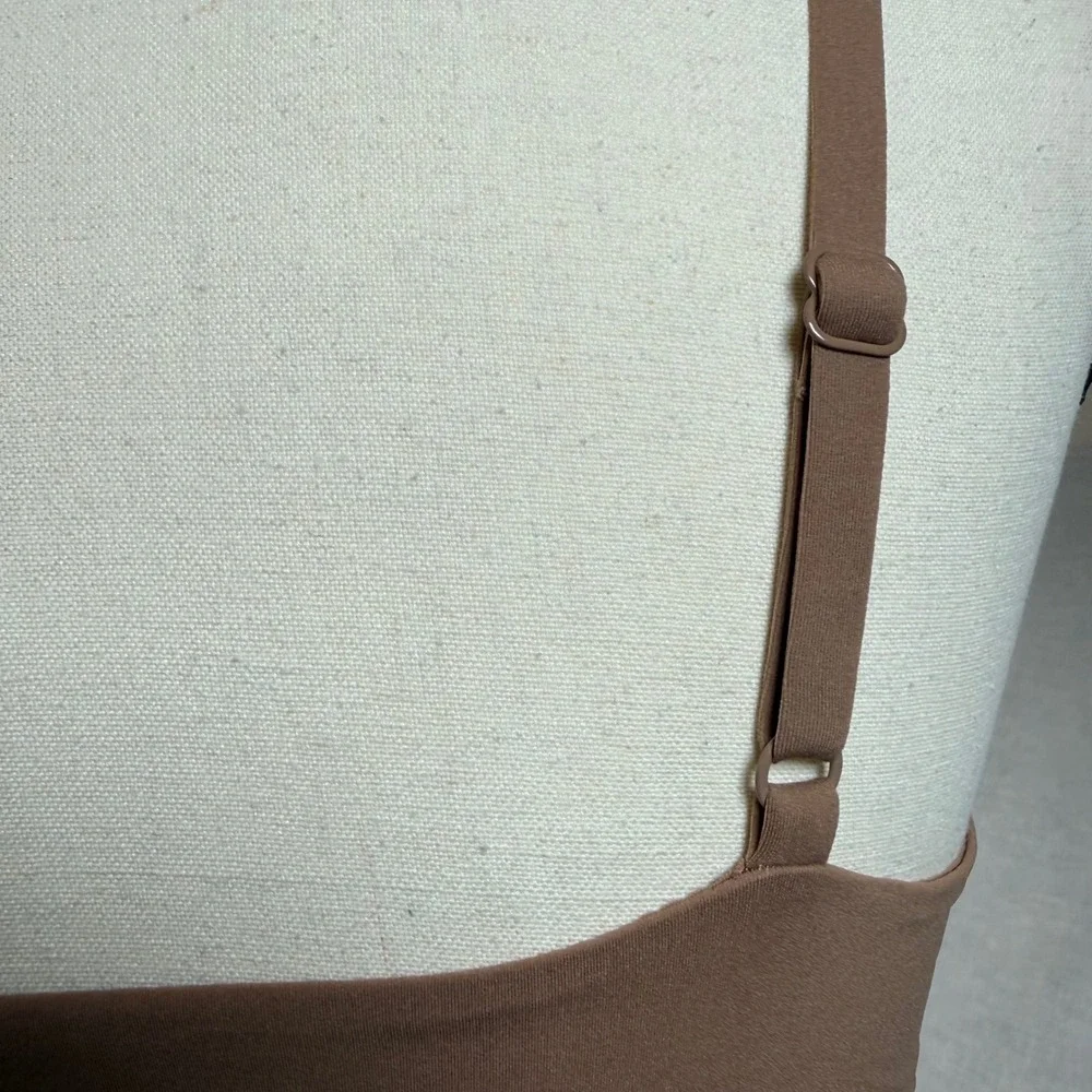 Quince Second Skin Bralette Womens Medium Brown Tan Excellent Adjustable Straps
